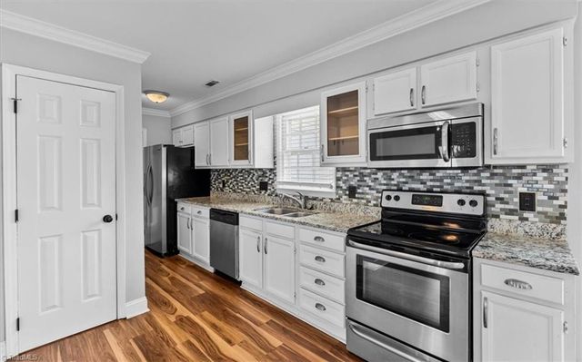 332 Brookside Court, Kernersville, NC 27284