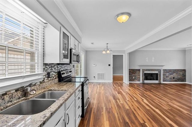 332 Brookside Court, Kernersville, NC 27284