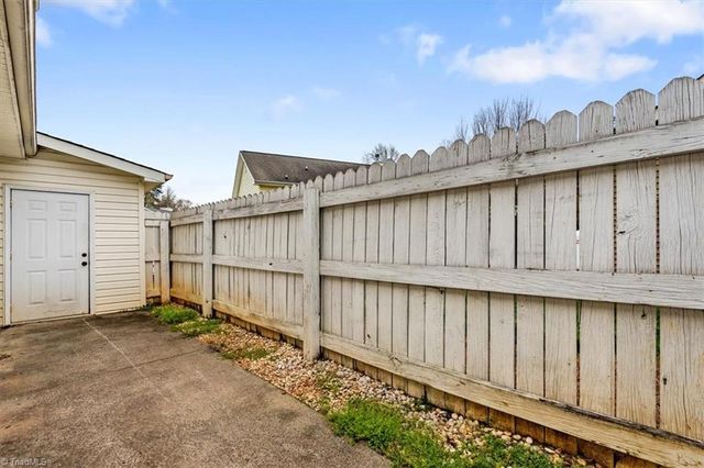 332 Brookside Court, Kernersville, NC 27284