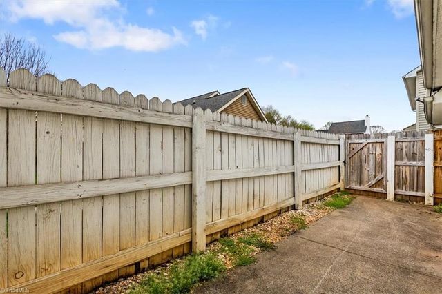 332 Brookside Court, Kernersville, NC 27284