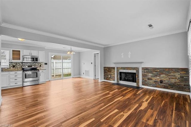 332 Brookside Court, Kernersville, NC 27284