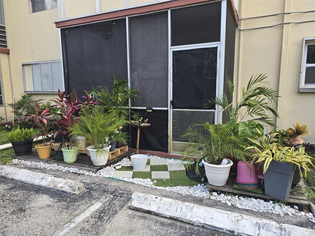 4045 NW 16TH ST 111, Lauderhill, FL 33313