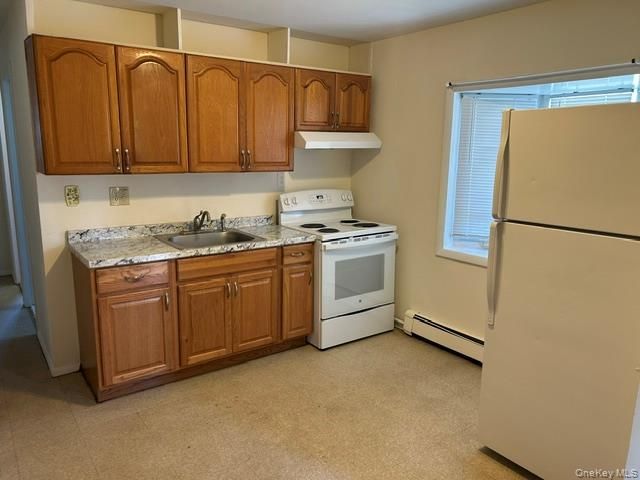 14 Cinder Lane, Hicksville, NY 11801