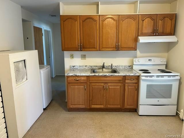 14 Cinder Lane, Hicksville, NY 11801