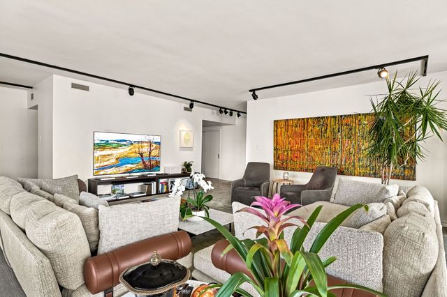 3310 Fairmount Street 10F, Dallas, TX 75201