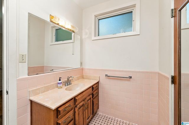 2423 VESTAVIA DRIVE, Vestavia Hills, AL 35216