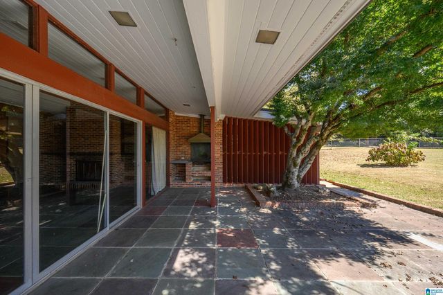 2423 VESTAVIA DRIVE, Vestavia Hills, AL 35216