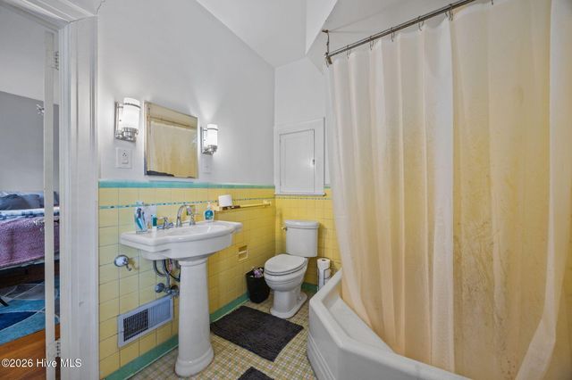 1608 E 5th Street, Greenville, NC 27858