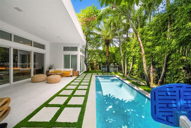 865 W 47th St, Miami Beach, FL 33140