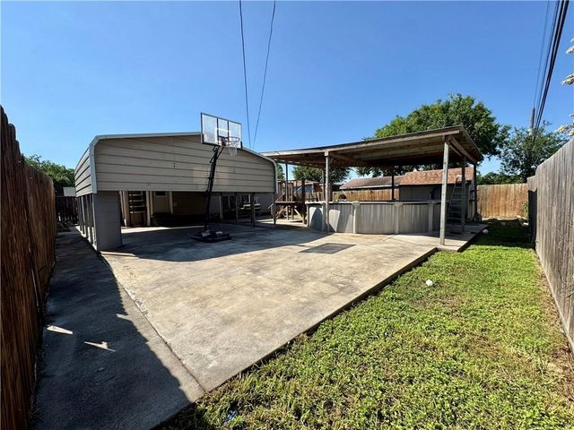 746 Lansdown Dr, Corpus Christi, TX 78412