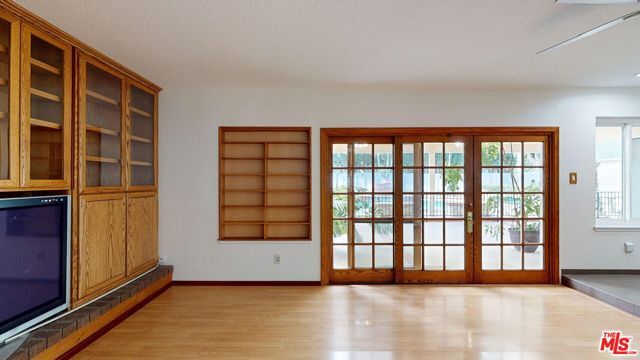 7814 Woodhall Avenue, Canoga Park (los Angeles), CA 91304