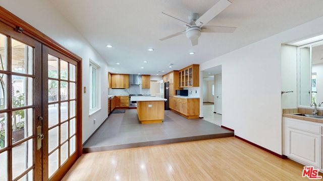 7814 Woodhall Avenue, Canoga Park (los Angeles), CA 91304