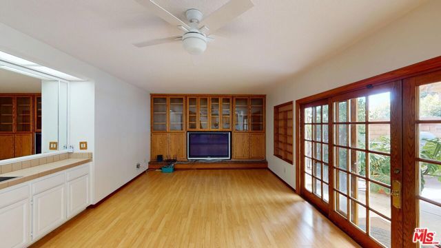 7814 Woodhall Avenue, Canoga Park (los Angeles), CA 91304