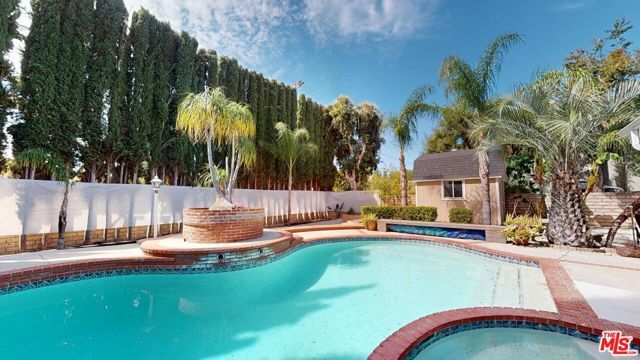 7814 Woodhall Avenue, Canoga Park (los Angeles), CA 91304