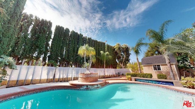 7814 Woodhall Avenue, Canoga Park (los Angeles), CA 91304