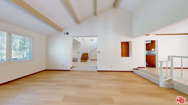 7814 Woodhall Avenue, Canoga Park (los Angeles), CA 91304