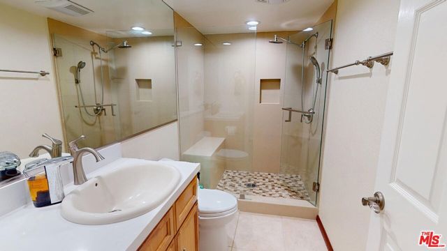 7814 Woodhall Avenue, Canoga Park (los Angeles), CA 91304
