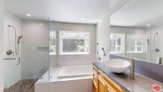 7814 Woodhall Avenue, Canoga Park (los Angeles), CA 91304