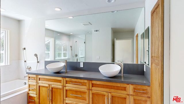 7814 Woodhall Avenue, Canoga Park (los Angeles), CA 91304