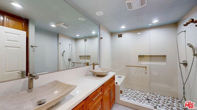 7814 Woodhall Avenue, Canoga Park (los Angeles), CA 91304