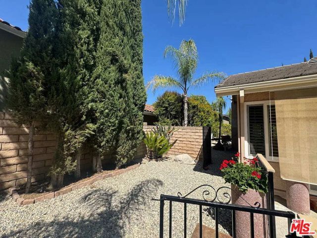 7814 Woodhall Avenue, Canoga Park (los Angeles), CA 91304