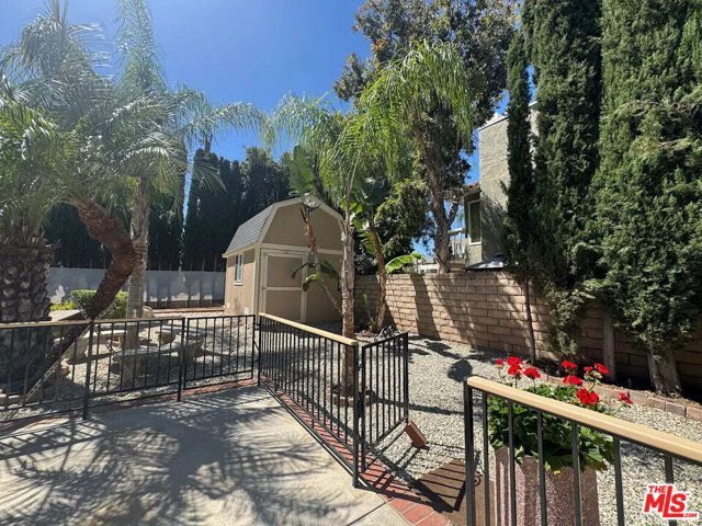 7814 Woodhall Avenue, Canoga Park (los Angeles), CA 91304
