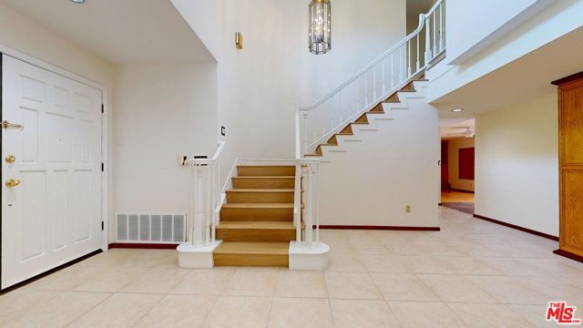 7814 Woodhall Avenue, Canoga Park (los Angeles), CA 91304