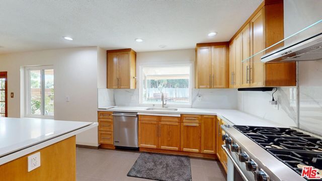 7814 Woodhall Avenue, Canoga Park (los Angeles), CA 91304