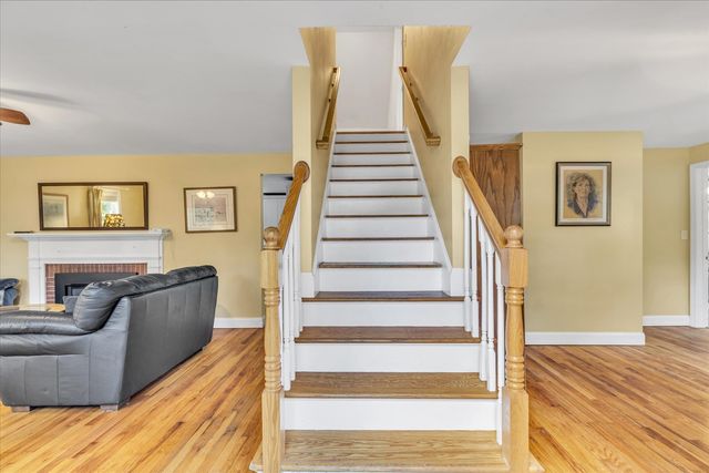 15 Melissa Ave, Mashpee, MA 02649
