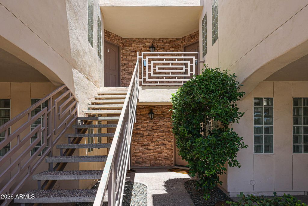 3235 E CAMELBACK Road 220, Phoenix, AZ 85018 — exterior