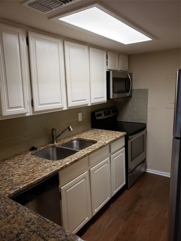 5757 MARTEL Avenue B10, Dallas, TX 75206