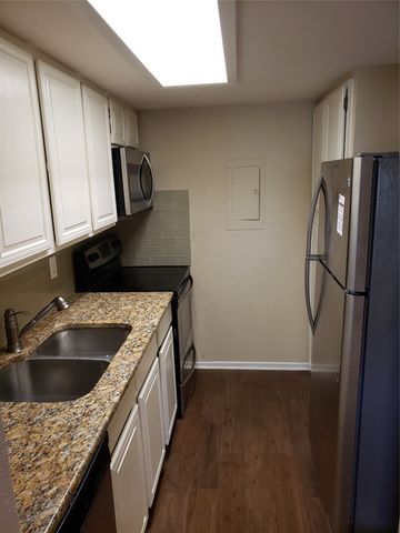 5757 MARTEL Avenue B10, Dallas, TX 75206