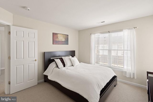 42496 LEGACY PARK DR, Brambleton, VA 20148