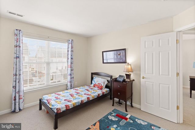 42496 LEGACY PARK DR, Brambleton, VA 20148