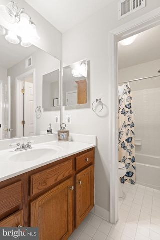 42496 LEGACY PARK DR, Brambleton, VA 20148