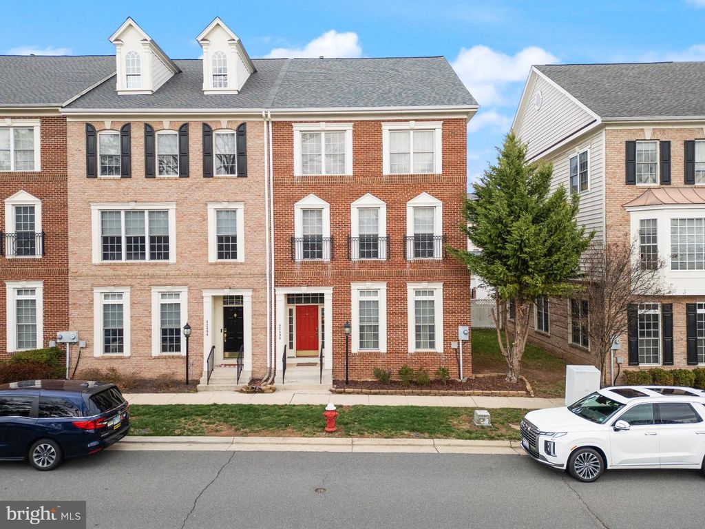 42496 LEGACY PARK DR, Brambleton, VA 20148