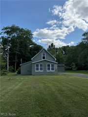 556 Champion Avenue E, Warren, OH 44483