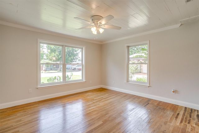 612 W Bluff, Granbury, TX 76048