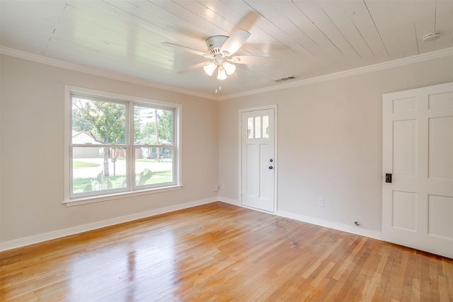 612 W Bluff, Granbury, TX 76048