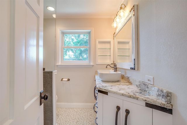 612 W Bluff, Granbury, TX 76048