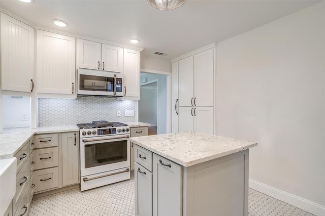 612 W Bluff, Granbury, TX 76048