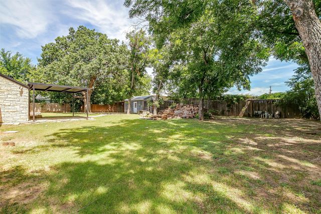 612 W Bluff, Granbury, TX 76048