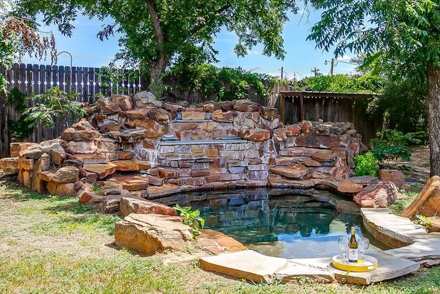 612 W Bluff, Granbury, TX 76048