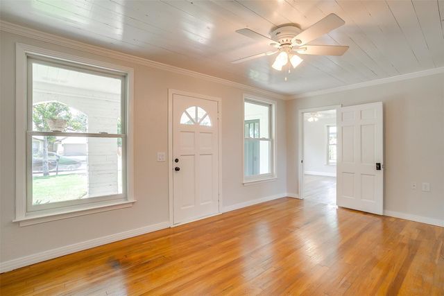 612 W Bluff, Granbury, TX 76048