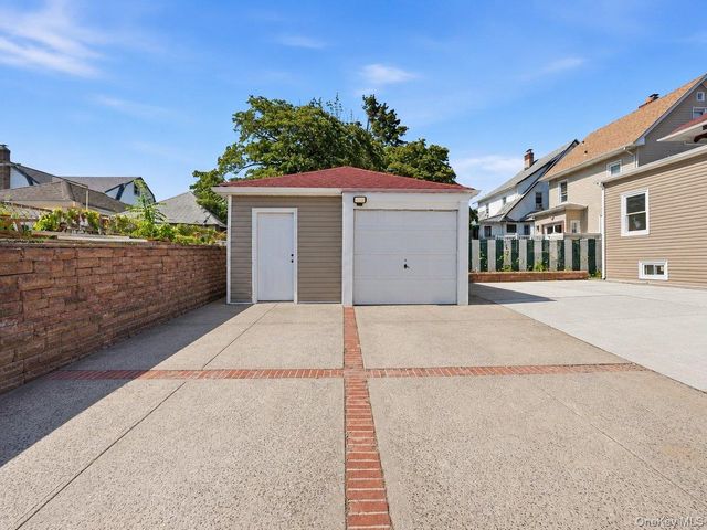 90-28 212th Street, Queens Village, NY 11428