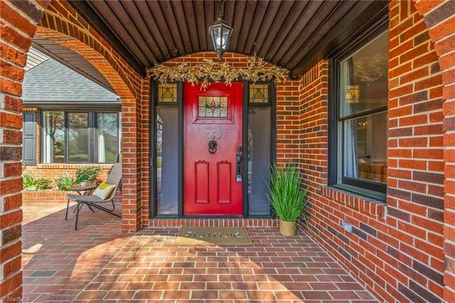 159 Maitland Court, Clemmons, NC 27012