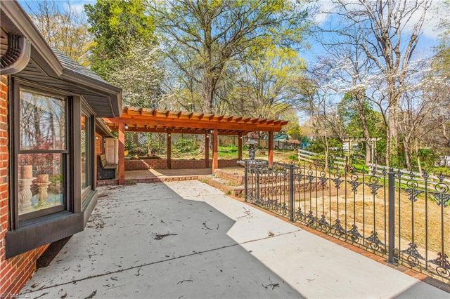 159 Maitland Court, Clemmons, NC 27012