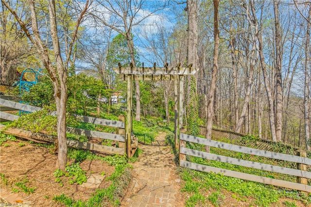 159 Maitland Court, Clemmons, NC 27012