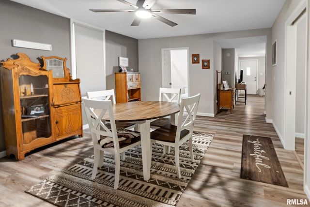 416 S MAPLE Street, Salem, IL 62881