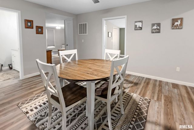 416 S MAPLE Street, Salem, IL 62881